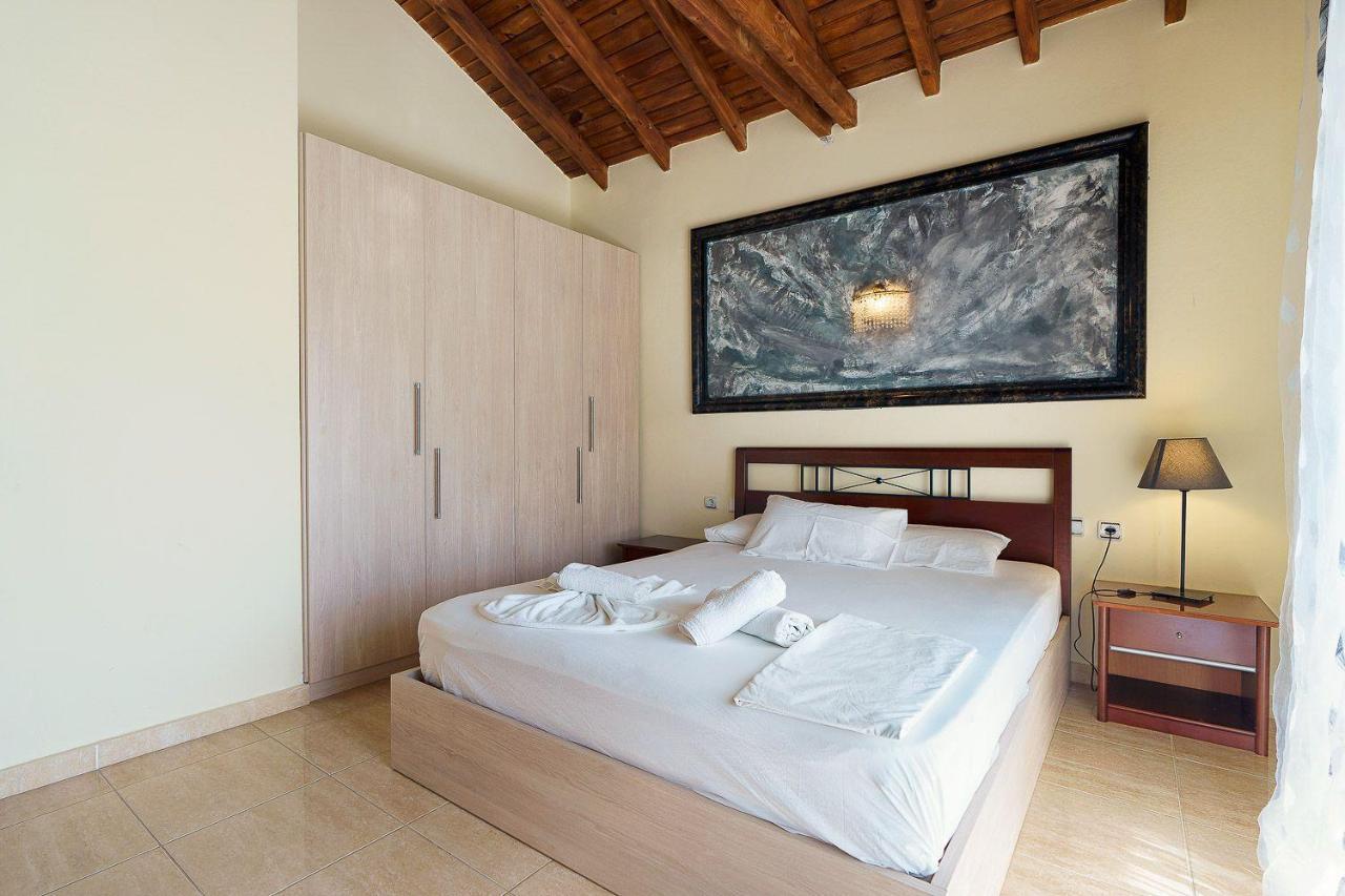 Alexandros Apartment *