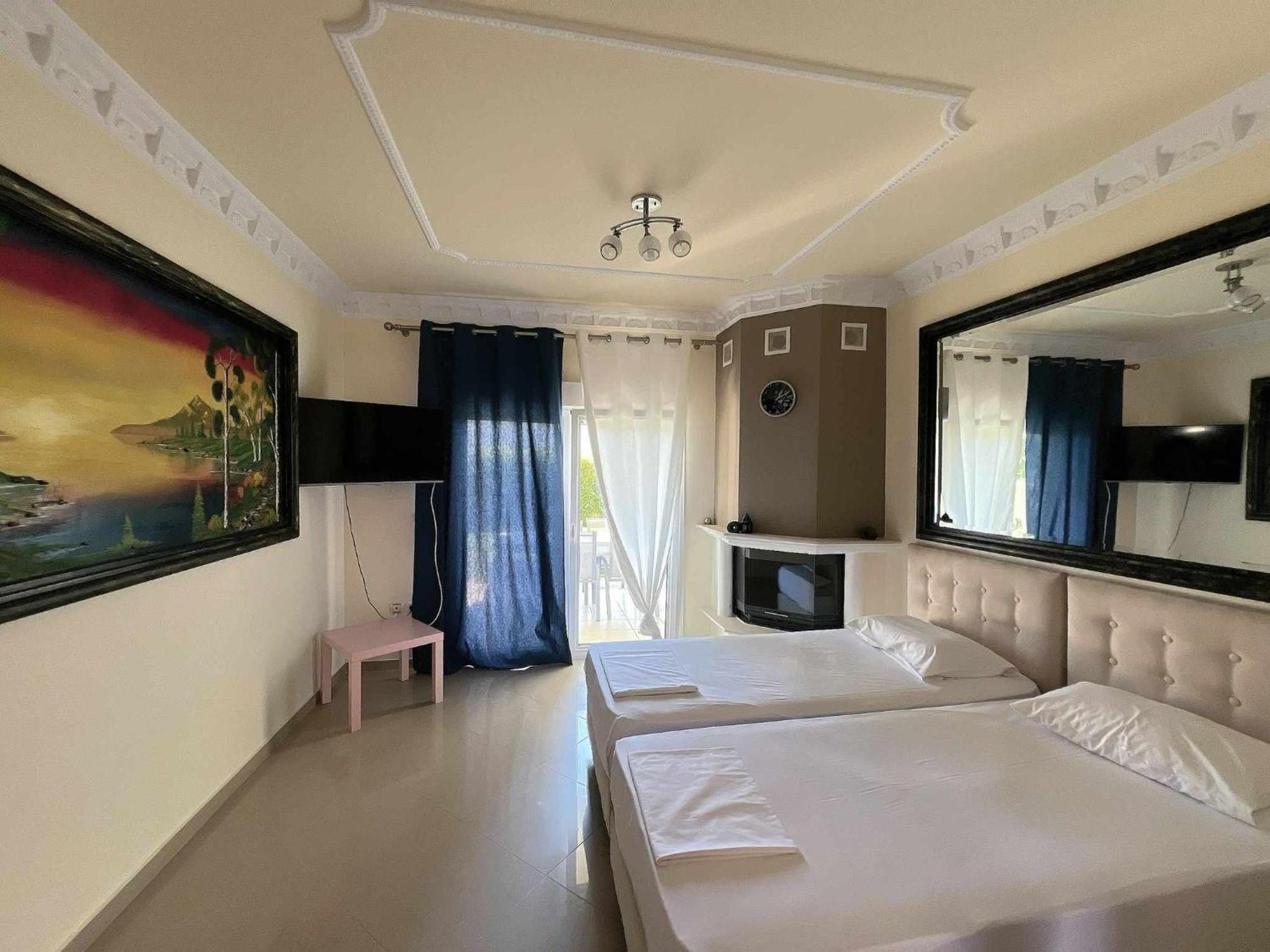 Alexandros Apartment *
