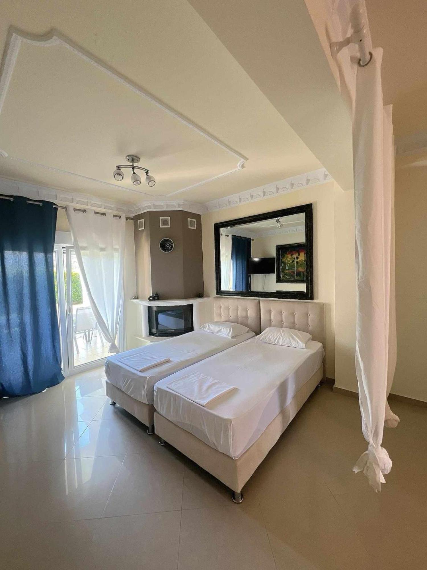 Alexandros Apartment Polychrono