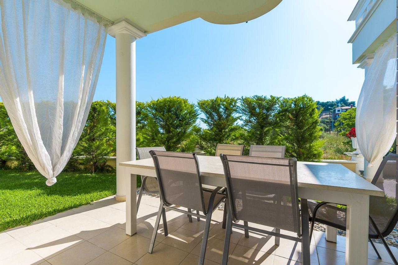 Alexandros Apartament *